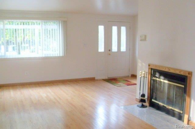 4145 Rohr Road Lake Orion, MI 48359 - Photo 4 of 9 living.JPG