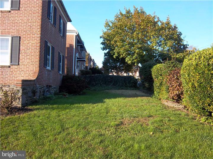 4000 Redden Road Drexel Hill, PA 19026 - Photo 7 of 25 Side Yard