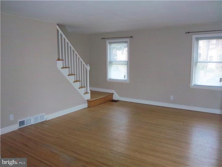 4000 Redden Road Drexel Hill, PA 19026 - Photo 8 of 25 Living Room