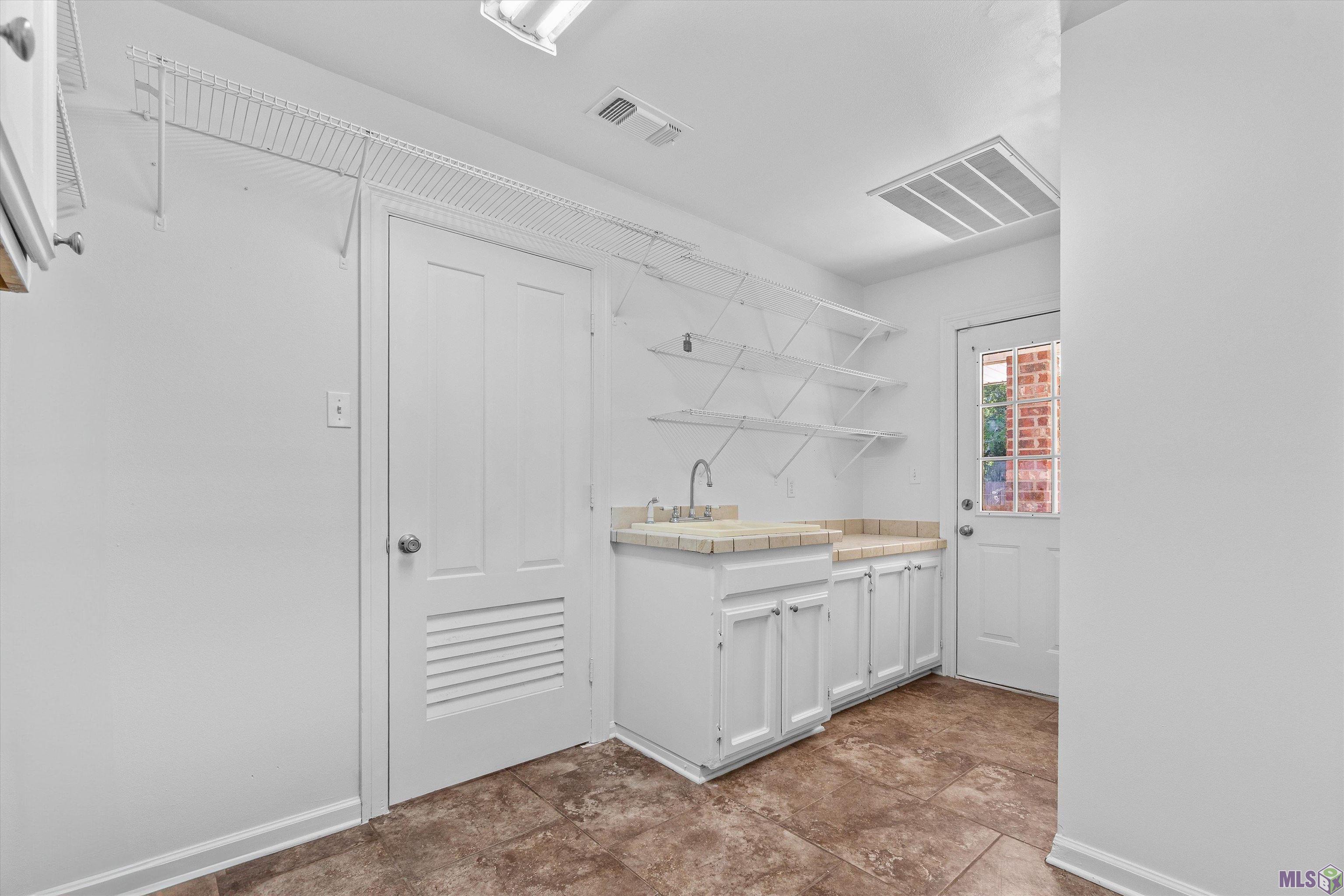16340 Evans Road Prairieville, LA 70769 - Photo 16 of 21 Laundry