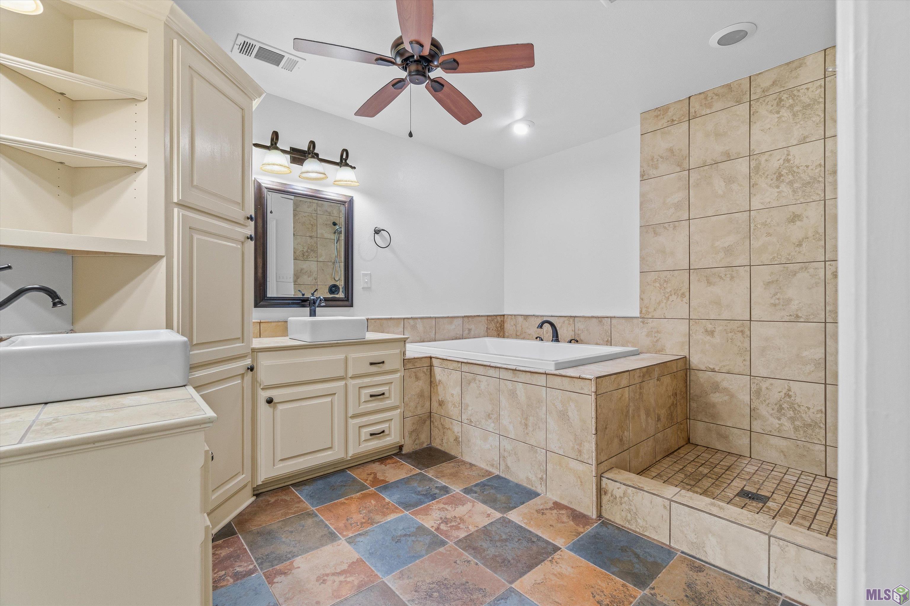16340 Evans Road Prairieville, LA 70769 - Photo 8 of 21 Primary bath