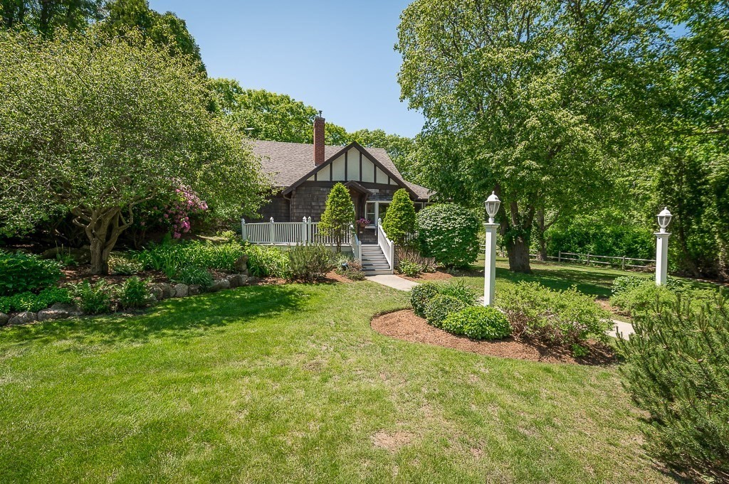 20 R Edgemoor Road Gloucester, MA 01930 - Photo 4 of 33 a view of a house with a back yard