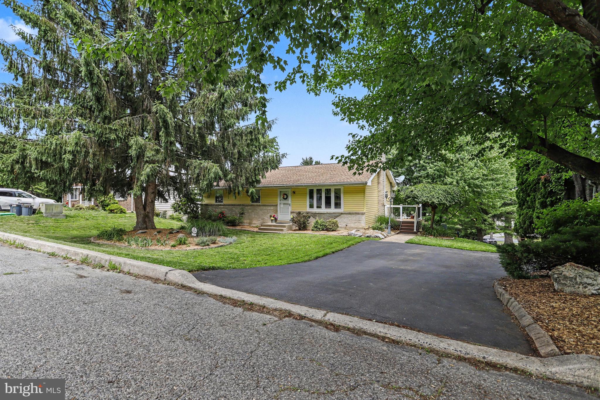 12 Bare Avenue Reading, PA 19607 - Photo 4 of 43