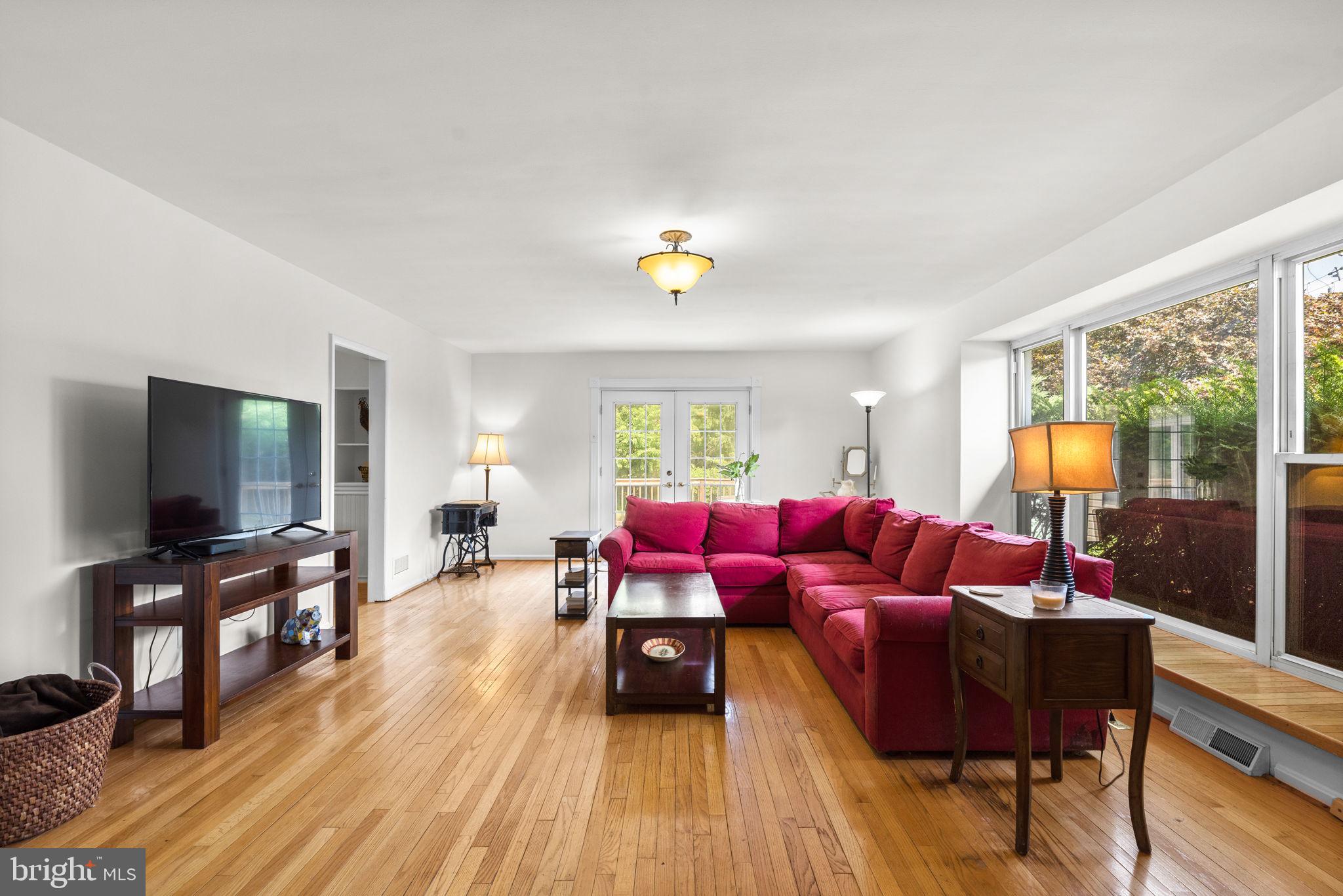 9194 Old Frederick Road Ellicott City, MD 21042 - Photo 3 of 50 Bright and spacious living room whardwood floors