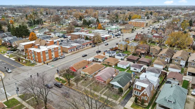 $380,000 | 3833 Oak Park Avenue, Berwyn, IL 60402