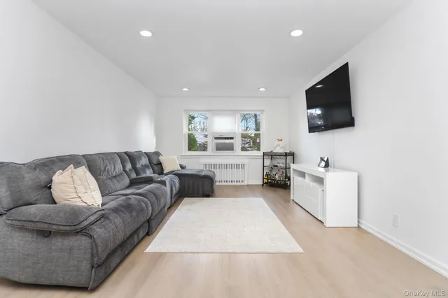 $195,000 | 450 Pelham Road, Unit 1C, New Rochelle, NY 10805