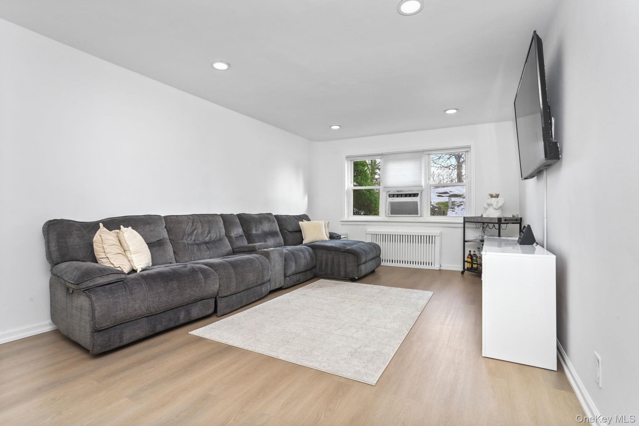 450 Pelham Road, Unit 1C New Rochelle, NY 10805 - Photo 2 of 16