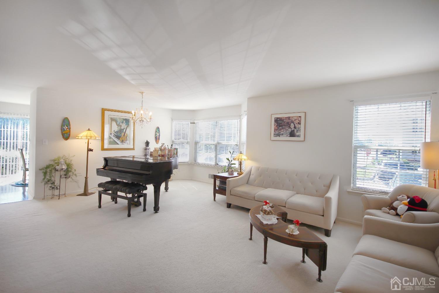 2005 Ridgeview Court Sayreville, NJ 08859 - Photo 2 of 13 Gallery Image 2