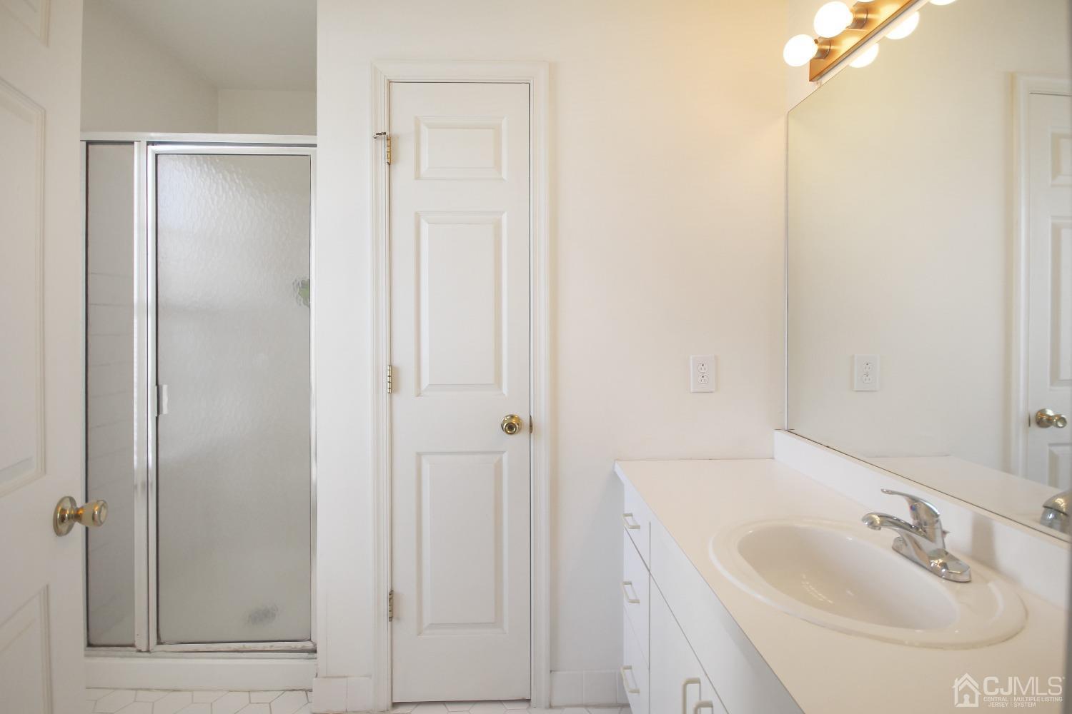 2005 Ridgeview Court Sayreville, NJ 08859 - Photo 8 of 13 Gallery Image 8