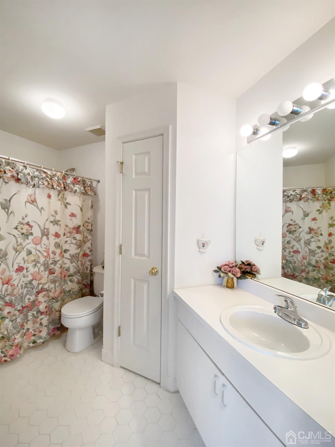 2005 Ridgeview Court Sayreville, NJ 08859 - Photo 10 of 13 Gallery Image 10