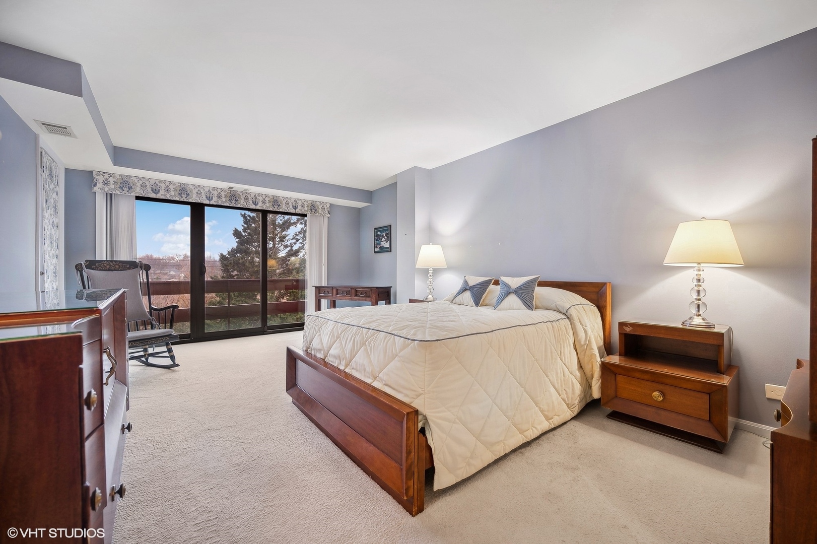 710 Waukegan Road, Unit 303 Glenview, IL 60025 - Photo 9 of 15 a bed room with a bed and large window