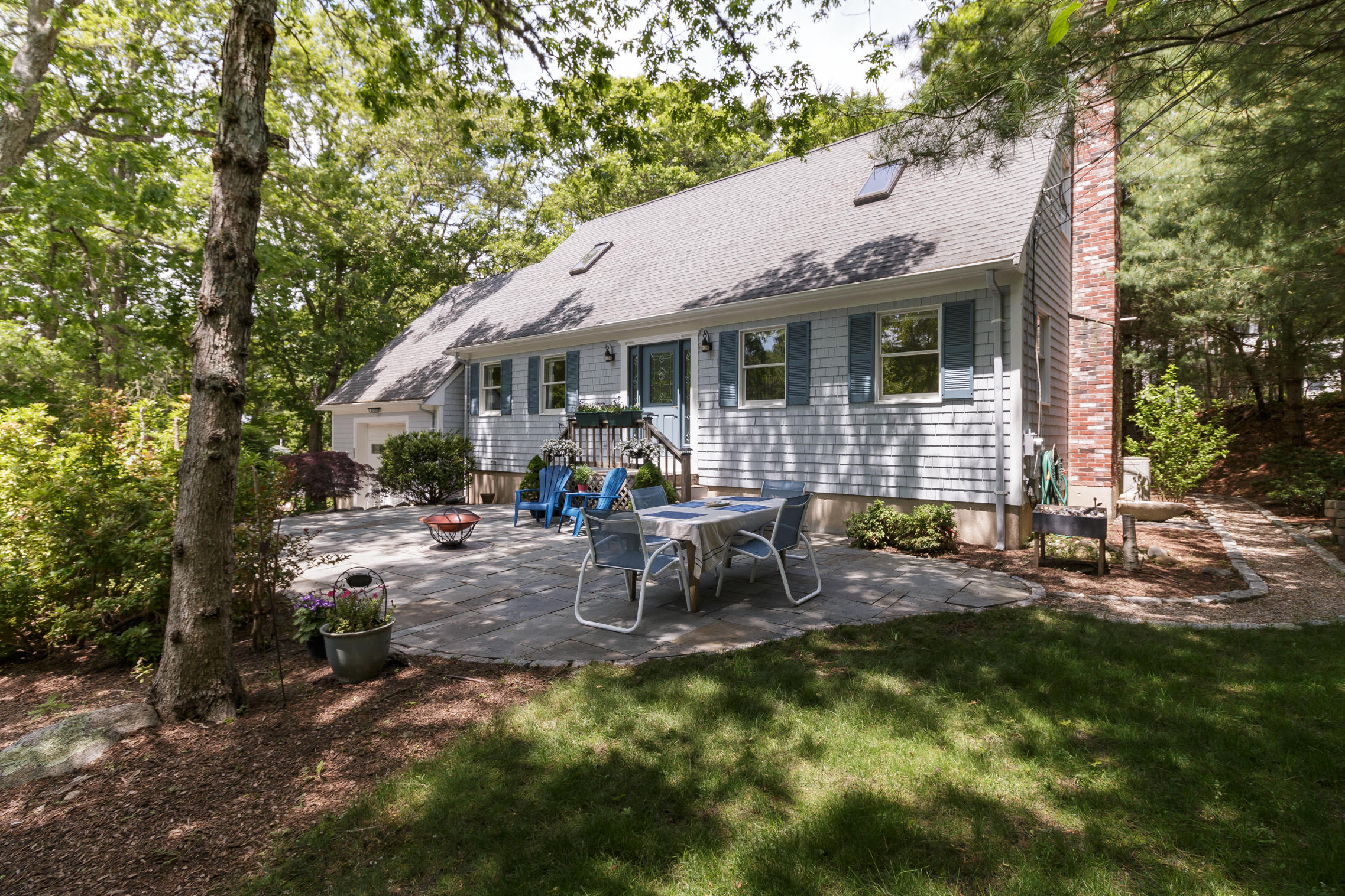 a view of a house with backyard sitting area and garden