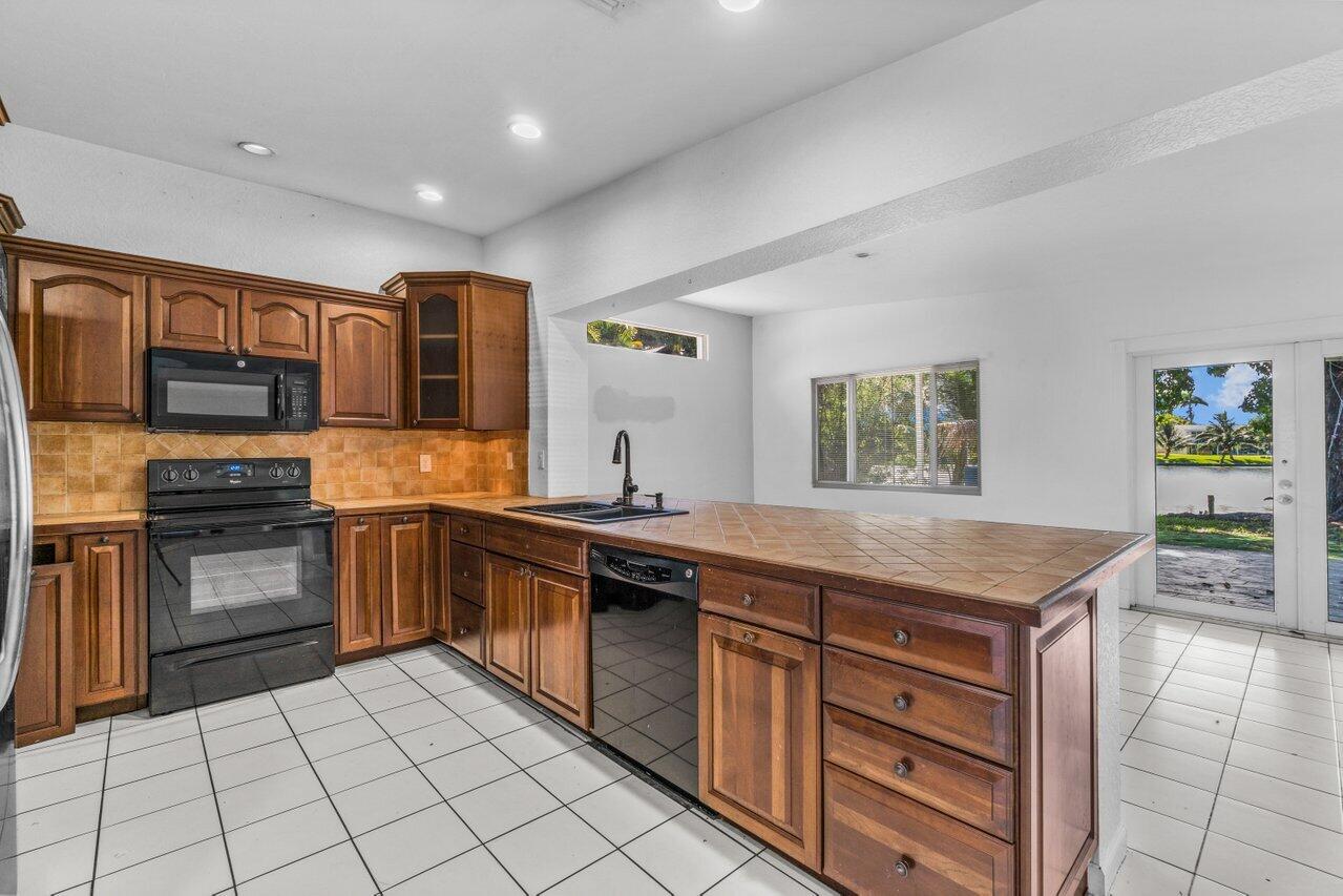 1815 High Ridge Road Lake Worth, FL 33461 - Photo 11 of 29 011-1815HighRidgeRoad-LakeWorth-FL-33461
