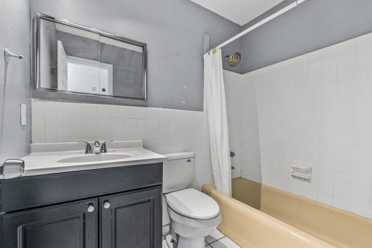 1815 High Ridge Road Lake Worth, FL 33461 - Photo 17 of 29 017-1815HighRidgeRoad-LakeWorth-FL-33461