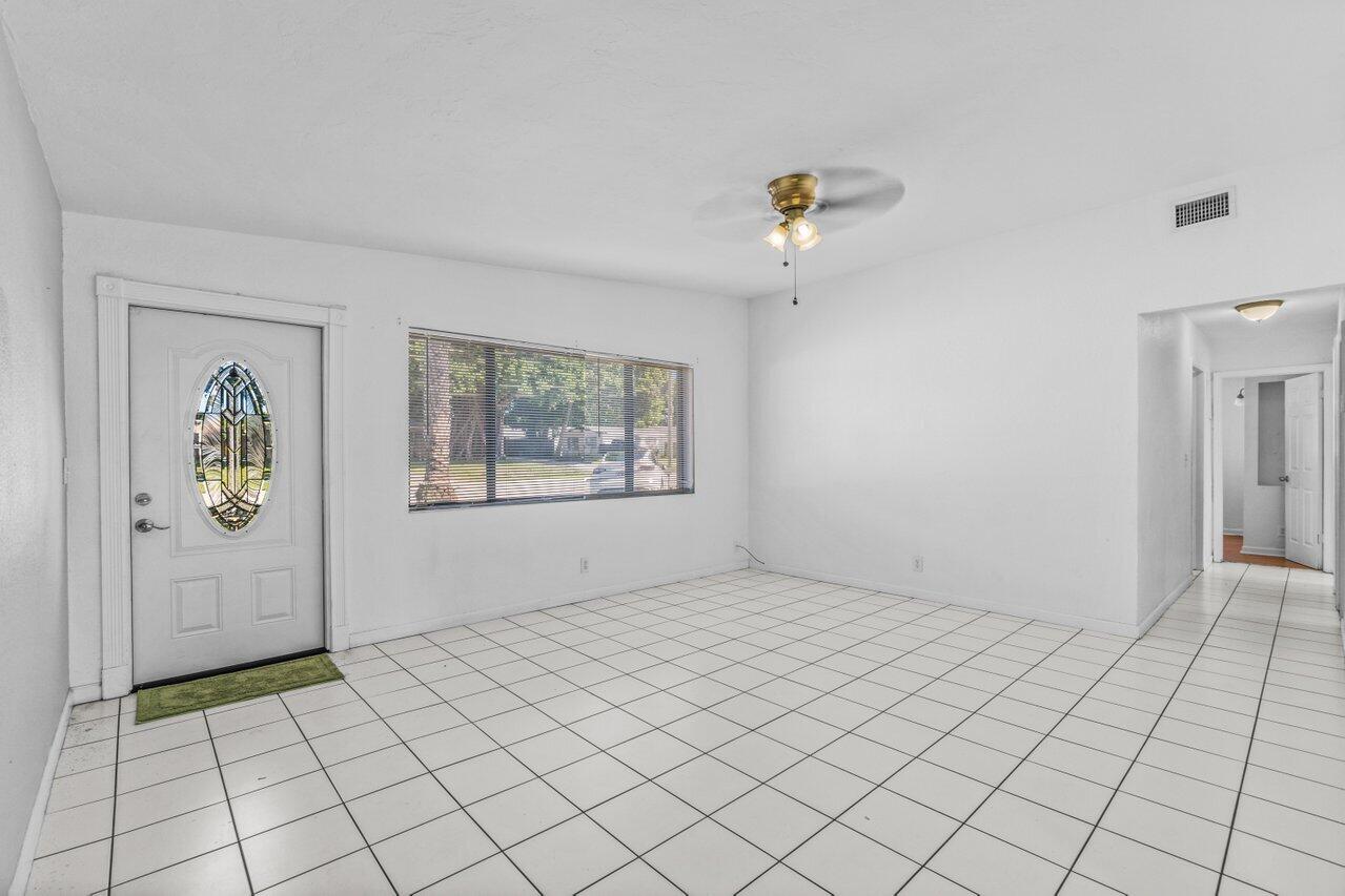 1815 High Ridge Road Lake Worth, FL 33461 - Photo 4 of 29 004-1815HighRidgeRoad-LakeWorth-FL-33461