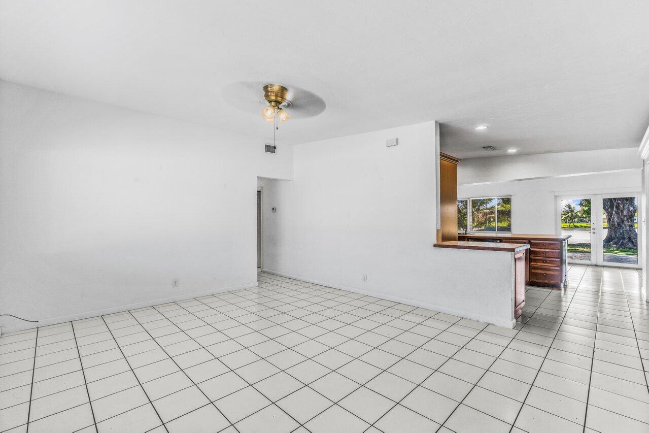 1815 High Ridge Road Lake Worth, FL 33461 - Photo 5 of 29 005-1815HighRidgeRoad-LakeWorth-FL-33461