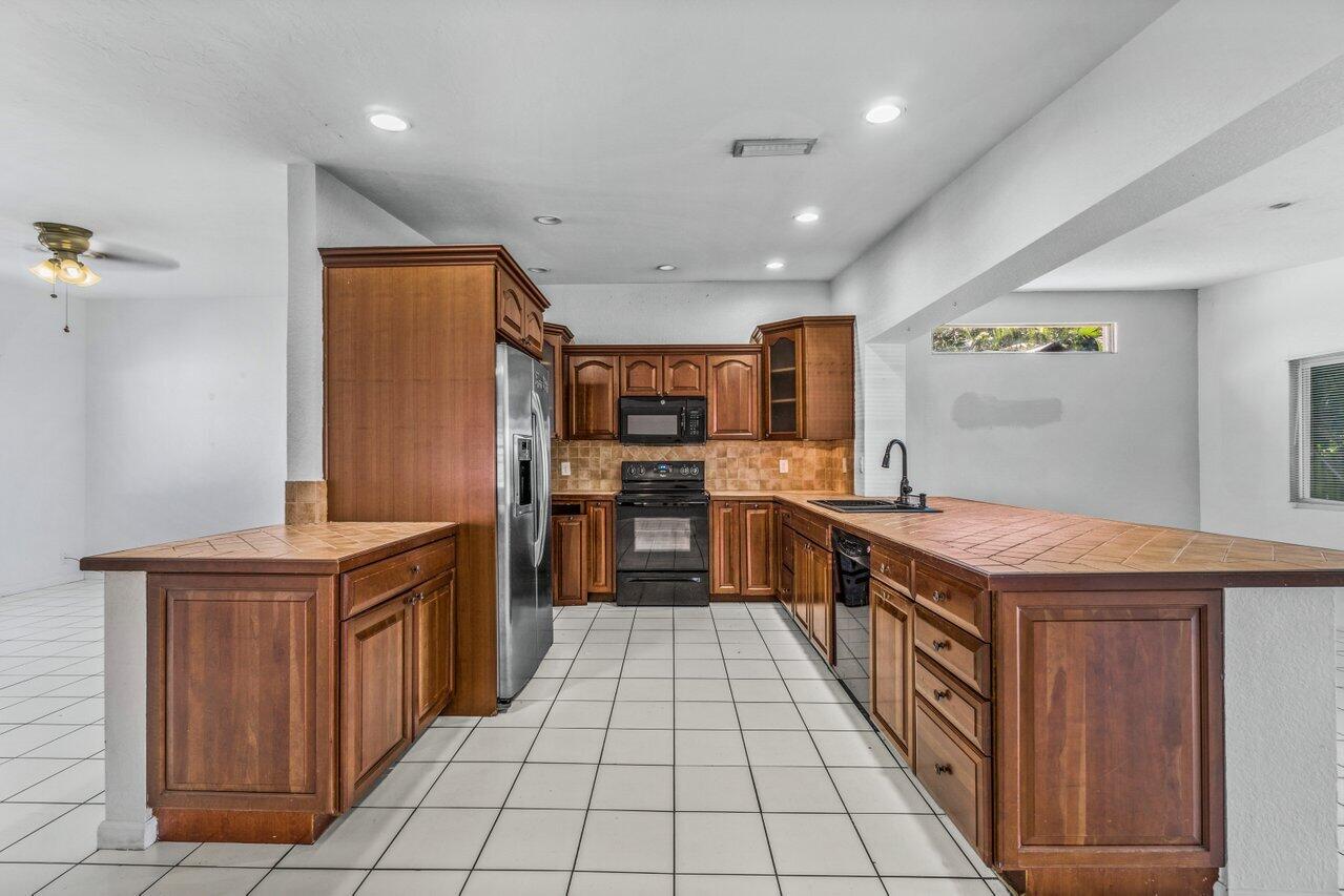 1815 High Ridge Road Lake Worth, FL 33461 - Photo 9 of 29 009-1815HighRidgeRoad-LakeWorth-FL-33461