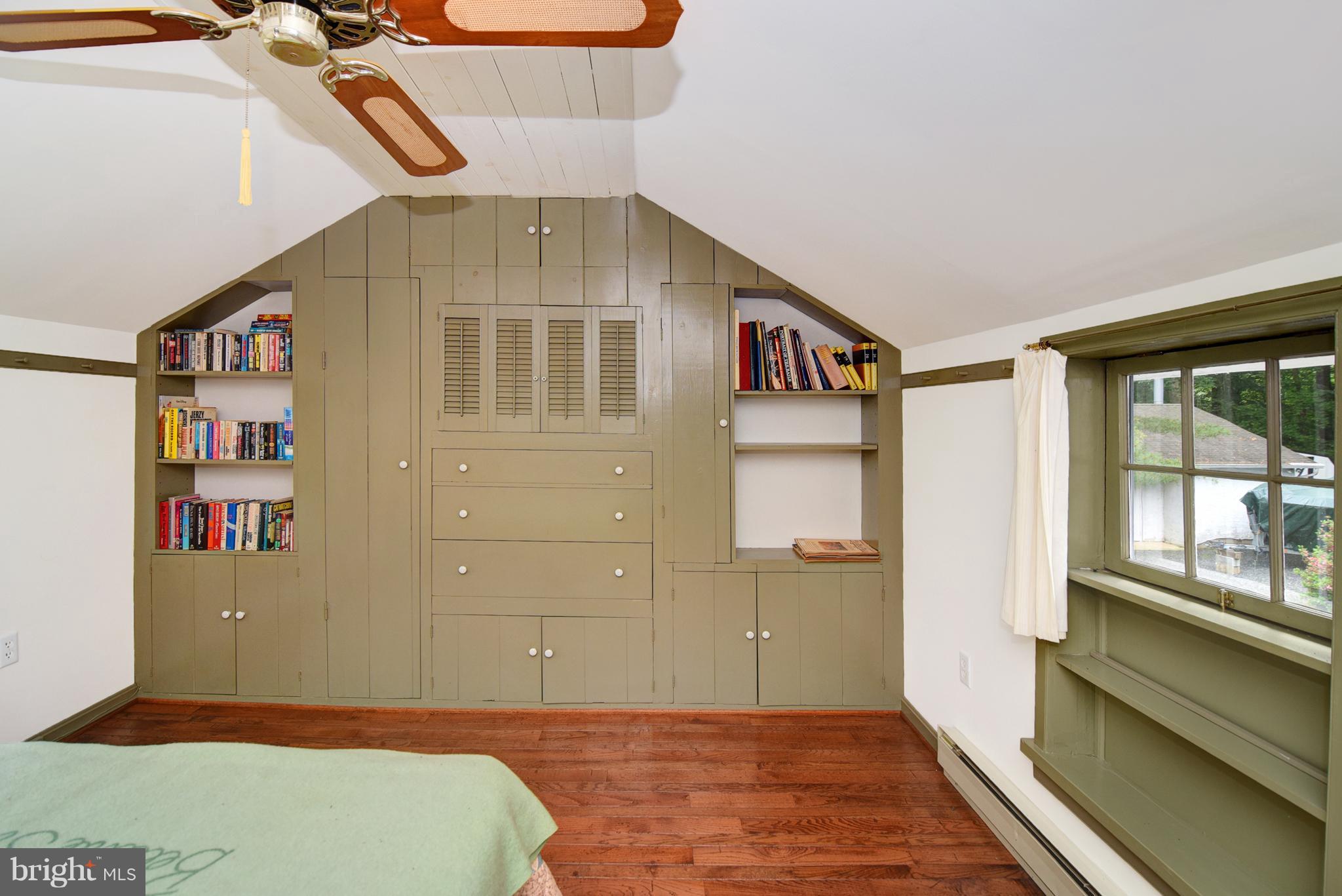 15 Oldfield Point Road Elkton, MD 21921 - Photo 15 of 24 2nd floor master w/built in shelves and drawers