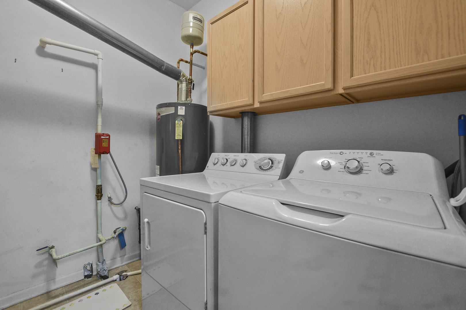 8815 Concord Lane, Unit G Justice, IL 60458 - Photo 15 of 27 a utility room with dryer and washer