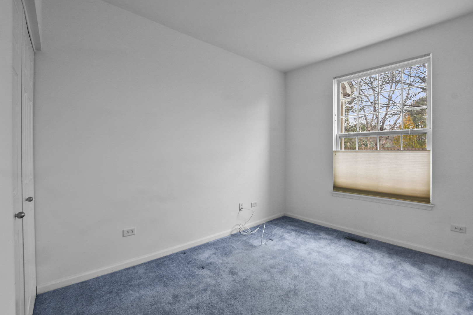 8815 Concord Lane, Unit G Justice, IL 60458 - Photo 22 of 27 an empty room with windows