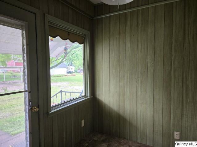 242 Main Street Carthage, IL 62321 - Photo 15 of 28 a view of a balcony