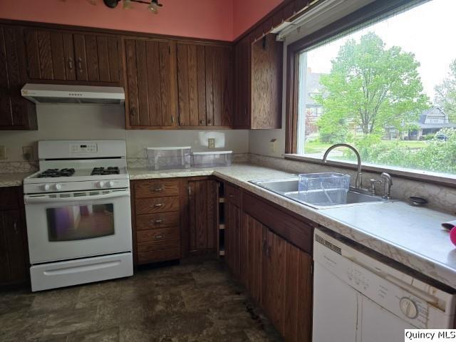 242 Main Street Carthage, IL 62321 - Photo 2 of 28