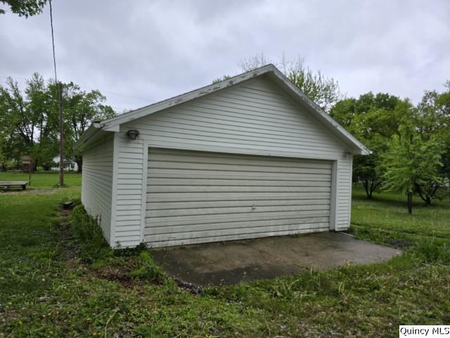 242 Main Street Carthage, IL 62321 - Photo 28 of 28 a view of a backyard