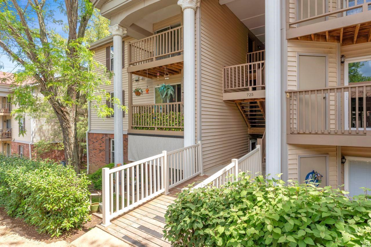 725 Ridgeside Drive, Unit K Ballwin, MO 63021 - Photo 2 of 14