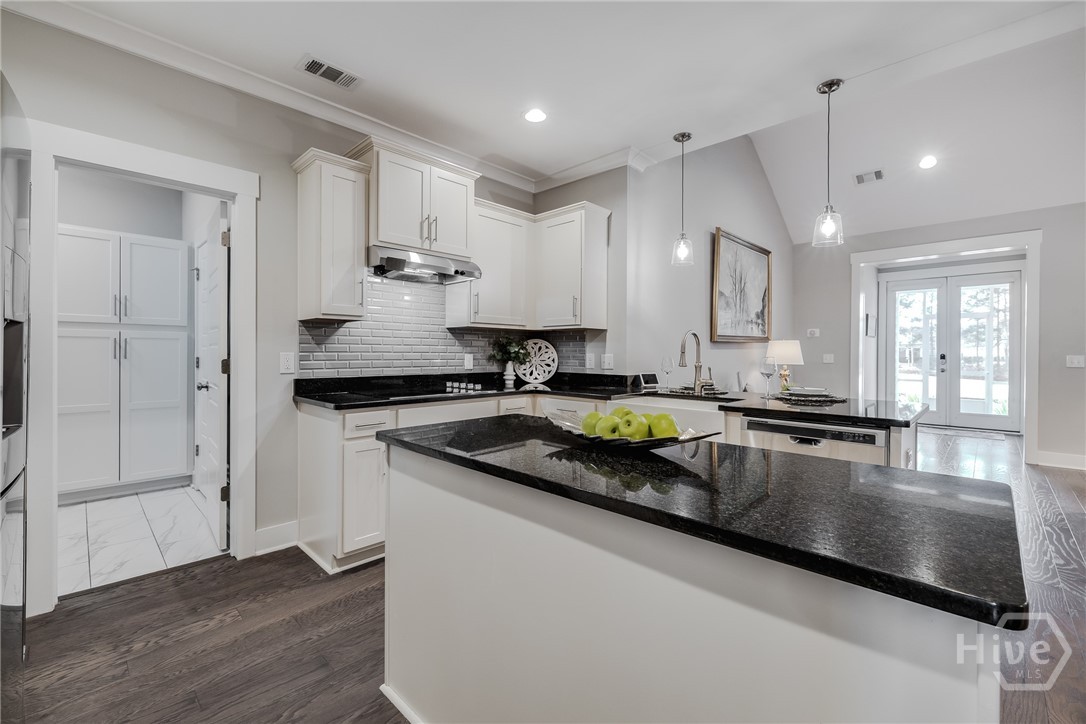 119 Danbury Court Pooler, GA 31322 - Photo 11 of 37 Kitchen - view of rear foyer