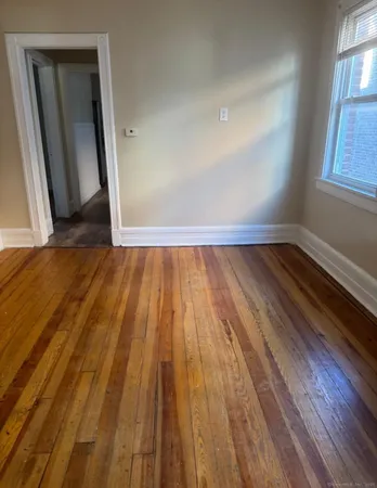 $2,000 | 293 Dover Street, Unit 2L, Bridgeport, CT 06610