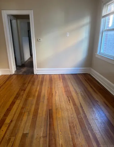 $2,000 | 293 Dover Street, Unit 2L, Bridgeport, CT 06610