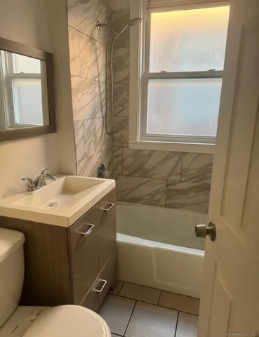 $2,000 | 293 Dover Street, Unit 2L, Bridgeport, CT 06610