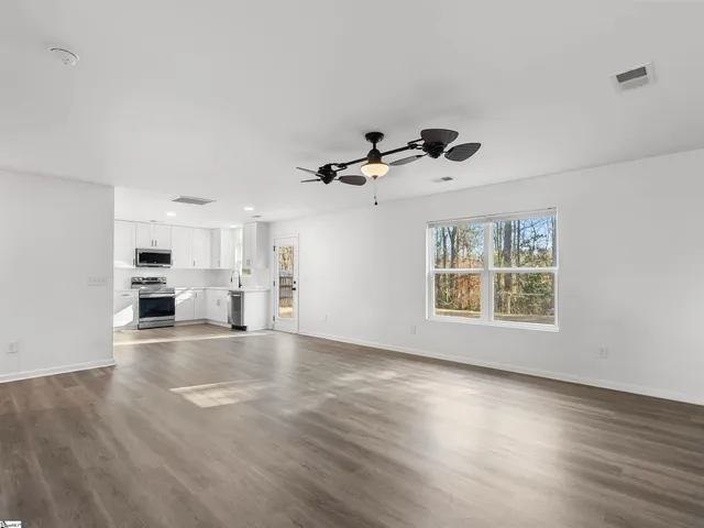 $295,000 | 224 Hotchkiss Lane, Duncan, SC 29334