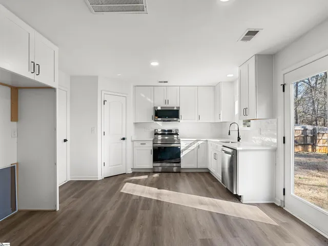 $295,000 | 224 Hotchkiss Lane, Duncan, SC 29334