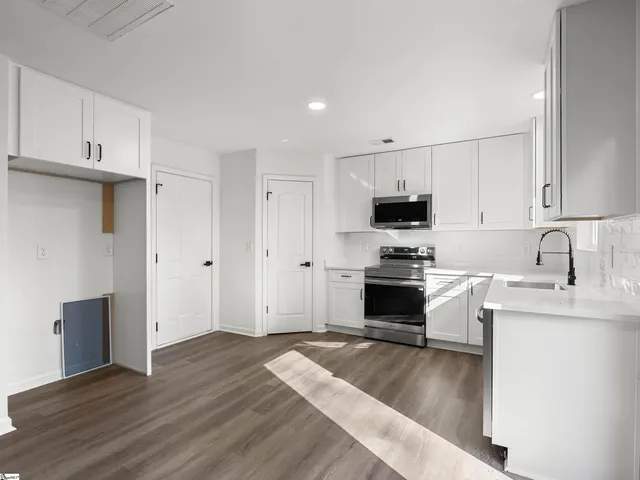 $295,000 | 224 Hotchkiss Lane, Duncan, SC 29334