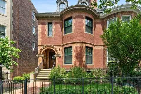 $1,925,000 | 1762 Beacon Street, Unit 4, Brookline, MA 02445