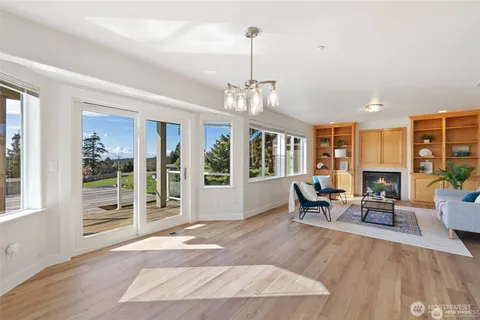 $899,950 | 2255 North Aviator Lane, Oak Harbor, WA 98277
