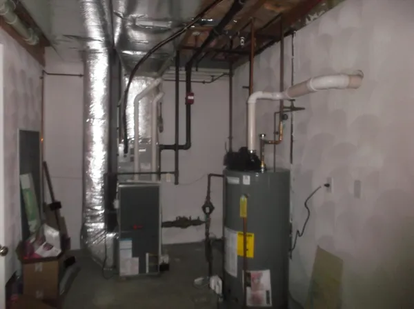 $2,750 | 933 Varnum Avenue, Unit 3, Lowell, MA 01854