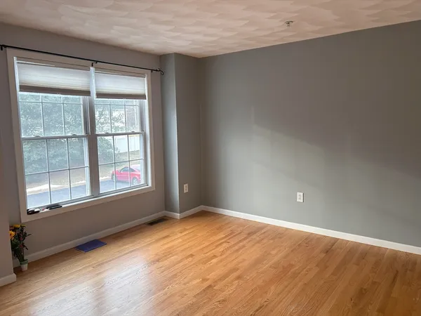 $2,750 | 933 Varnum Avenue, Unit 3, Lowell, MA 01854