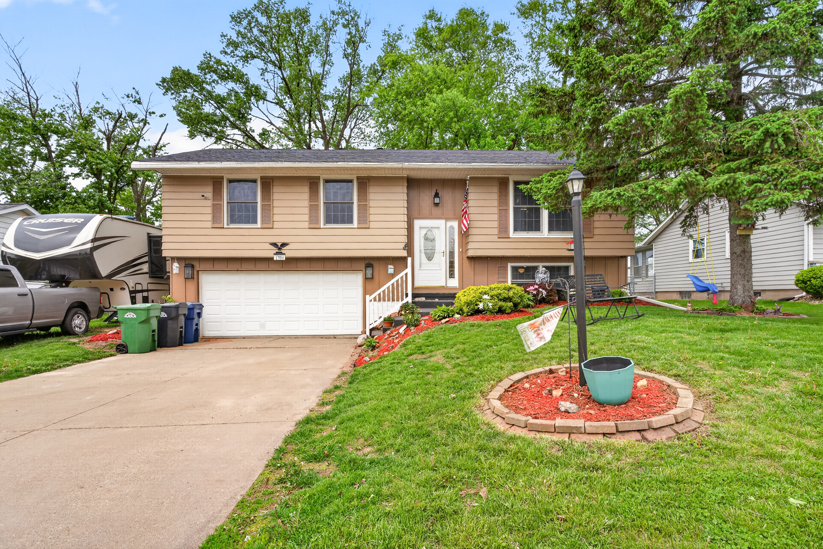 1704 9th Street Northwest Clinton, IA 52732 - Photo 1 of 23