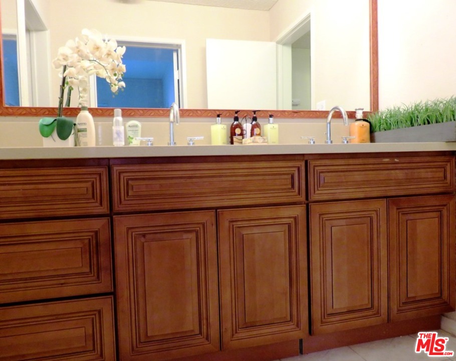1523 East Windsor Road, Unit 208A Glendale, CA 91205 - Photo 4 of 23