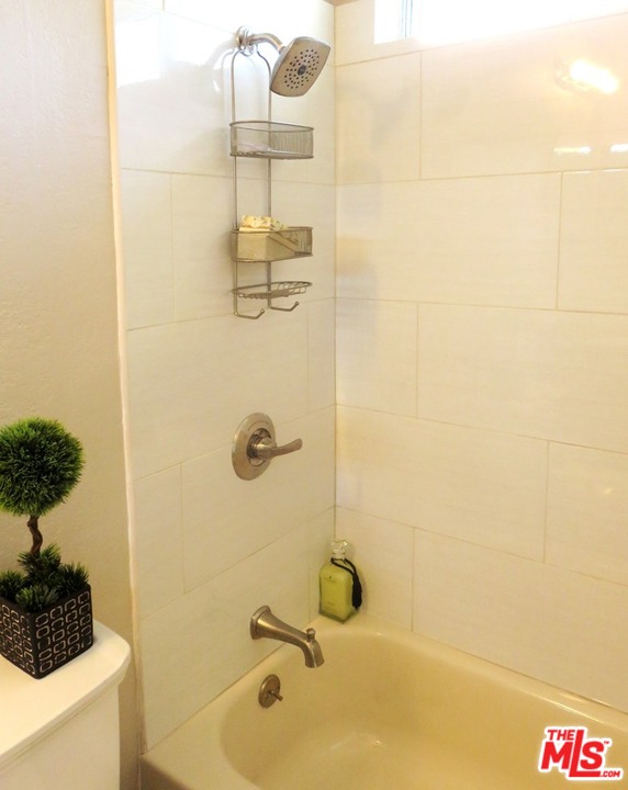1523 East Windsor Road, Unit 208A Glendale, CA 91205 - Photo 8 of 23
