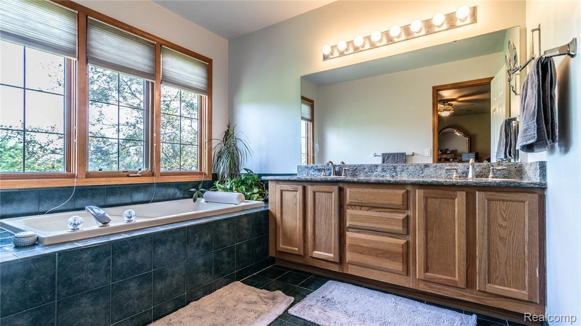 46550 Mornington Road Canton, MI 48188 - Photo 31 of 60 MASTER BATH