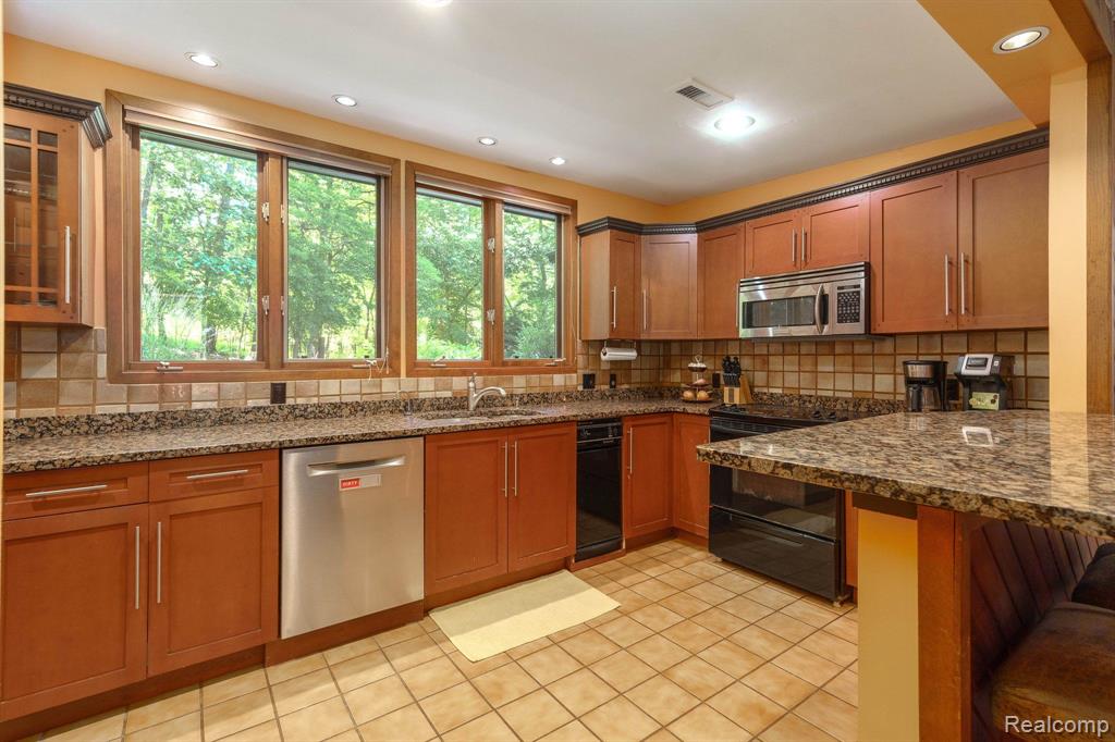 1375 Dutton Road Rochester Hills, MI 48306 - Photo 28 of 55