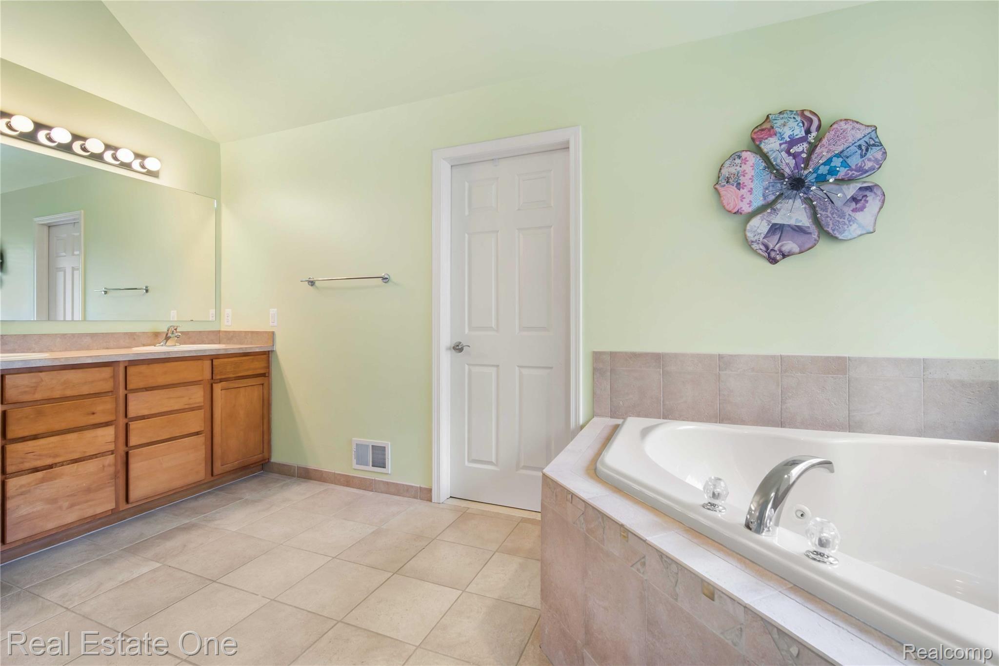 3453 Everett Drive Rochester, MI 48307 - Photo 28 of 50 IMG_0530.jpg