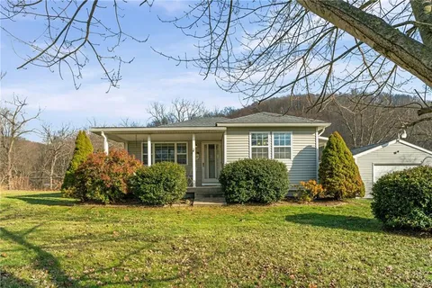 $200,000 | 3645 River Road, Ellwood City, PA 16117