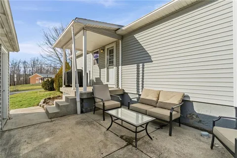 $200,000 | 3645 River Road, Ellwood City, PA 16117