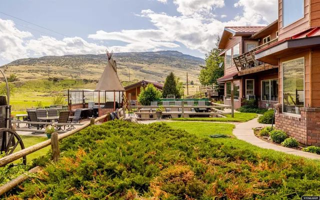 $3,800,000 | 30 Nielsen Trail, Cody, WY 82414