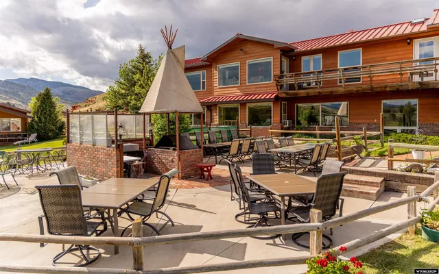 $3,800,000 | 30 Nielsen Trail, Cody, WY 82414