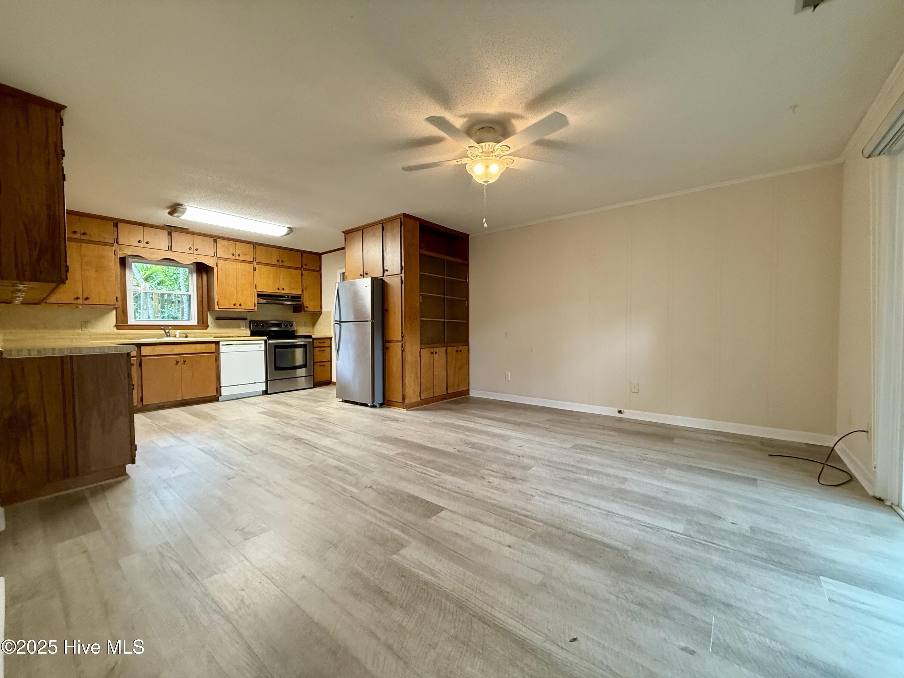 110 Holly Road Pine Knoll Shores, NC 28512 - Photo 20 of 30 Kitchen/Dining Area